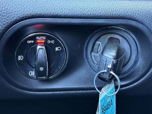 Used 2018 Porsche Macan image 28