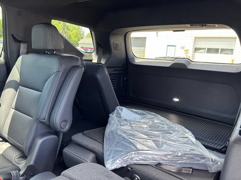 New 2026 Chevrolet Traverse LT w/ Sun and Wheel Package AWD/4WD image 10