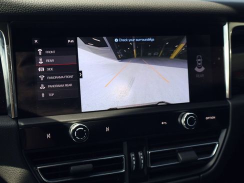 Certified 2025 Porsche Macan image 19