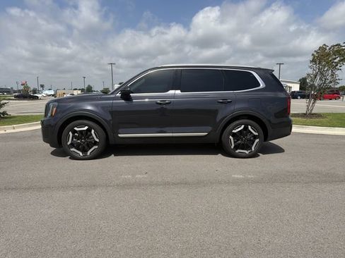 Used 2025 Kia Telluride S FWD image 2