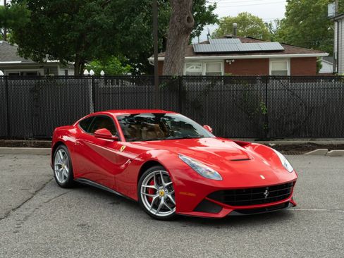 Used 2017 Ferrari F12 Berlinetta RWD image 34