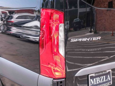 Used 2022 Mercedes-Benz Sprinter 2500 image 6