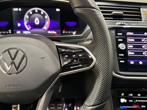 Used 2022 Volkswagen Tiguan SE R-Line image 16