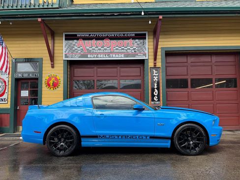 Used 2013 Ford Mustang GT Premium RWD image 4