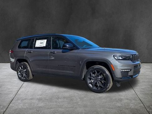 Used 2025 Jeep Grand Cherokee L Limited AWD/4WD image 2