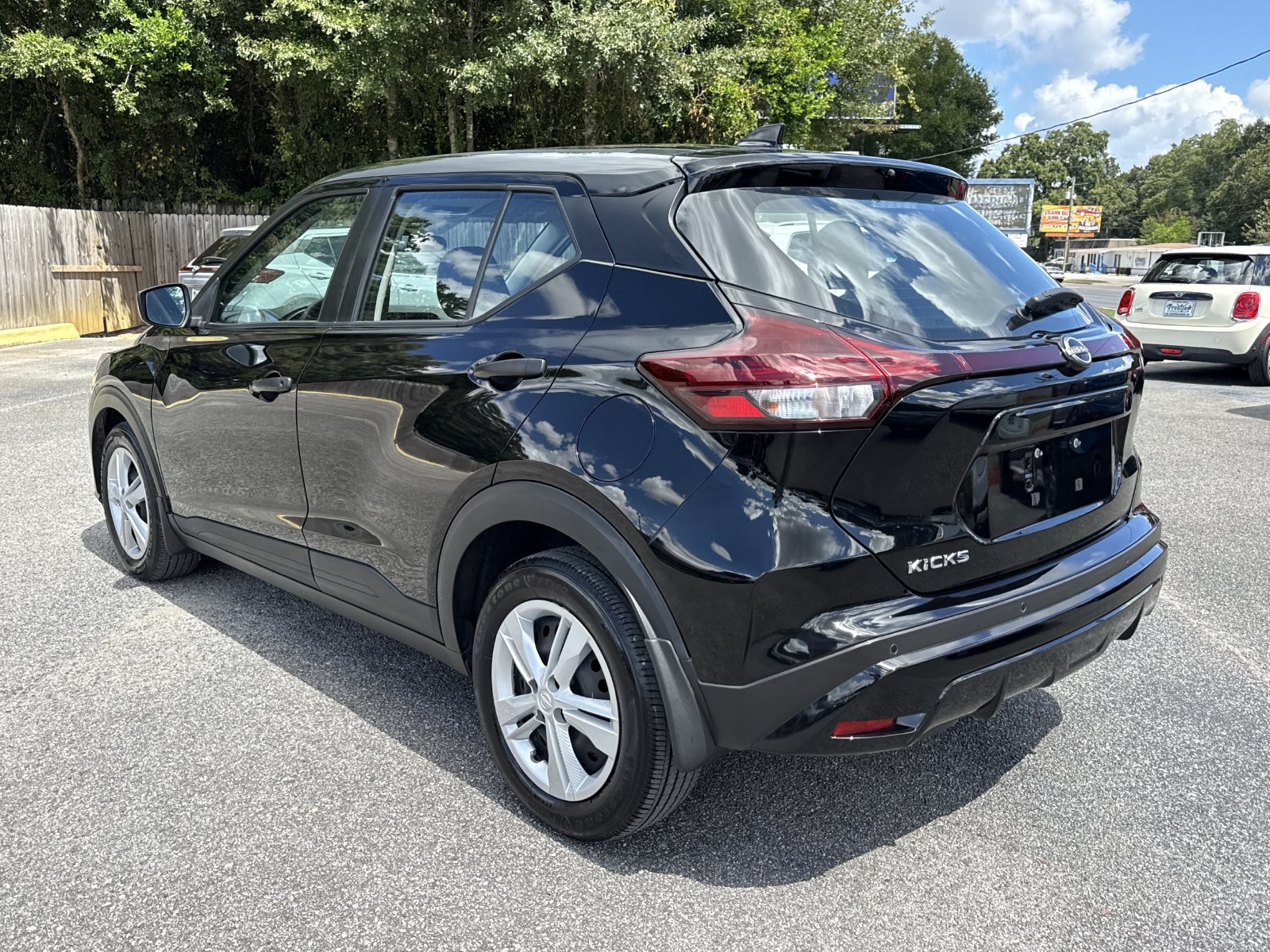 Used 2024 Nissan Kicks S FWD image 3