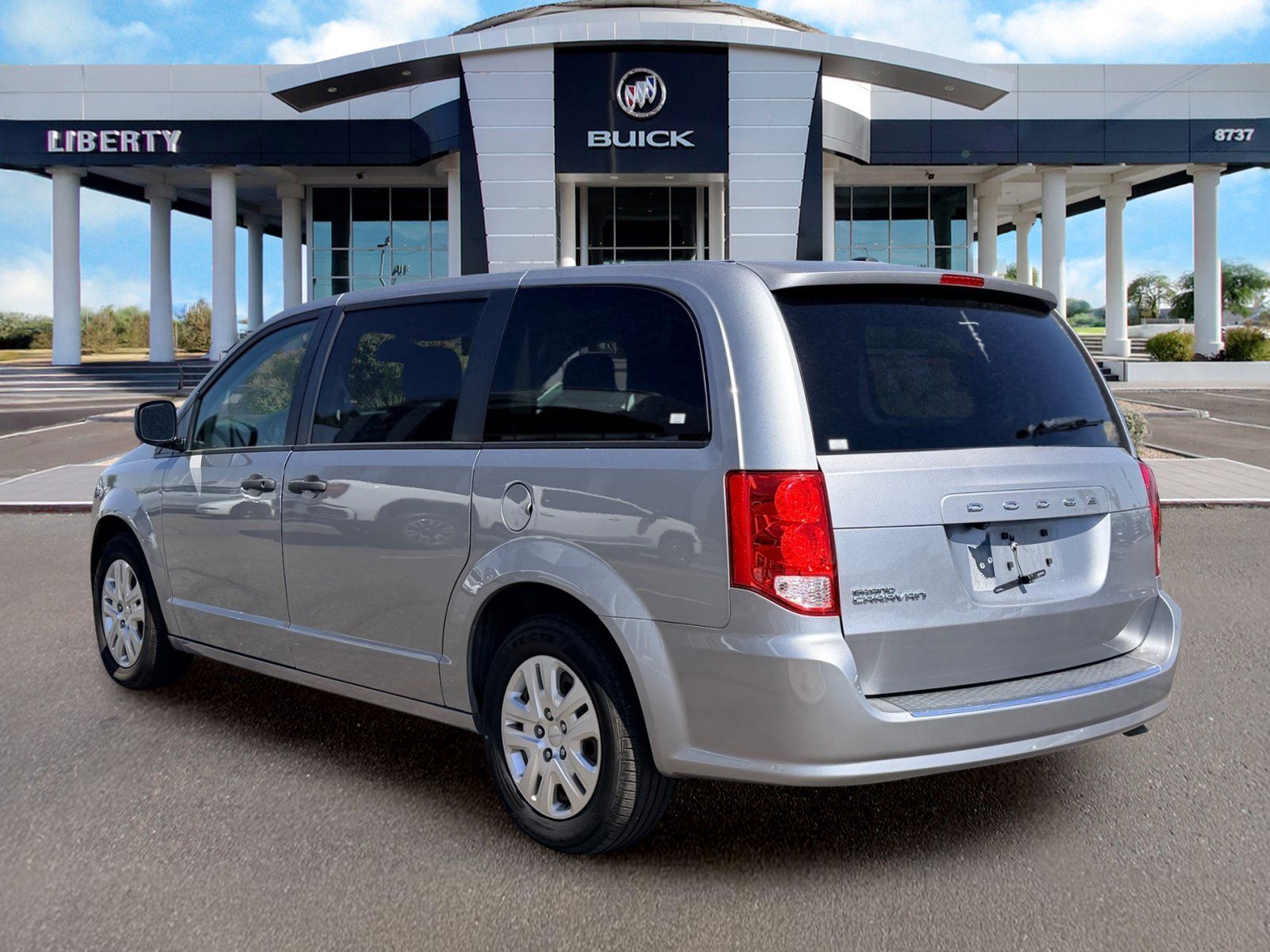 Used 2019 Dodge Grand Caravan SE w/ UConnect Hands-Free Group FWD image 4