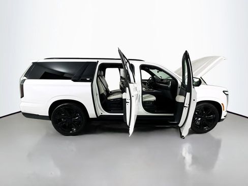 Used 2025 Cadillac Escalade ESV Sport Platinum AWD/4WD image 35