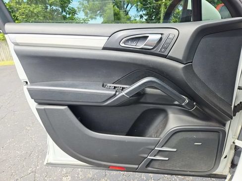 Used 2014 Porsche Cayenne GTS AWD/4WD image 19