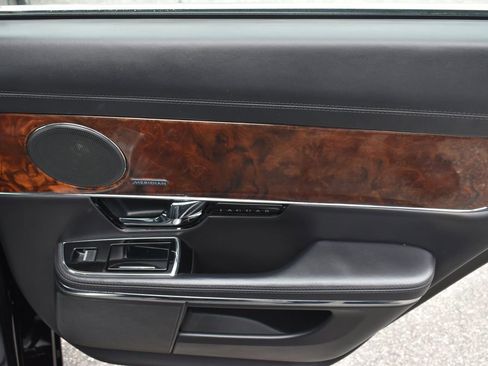 Used 2013 Jaguar XJ image 41