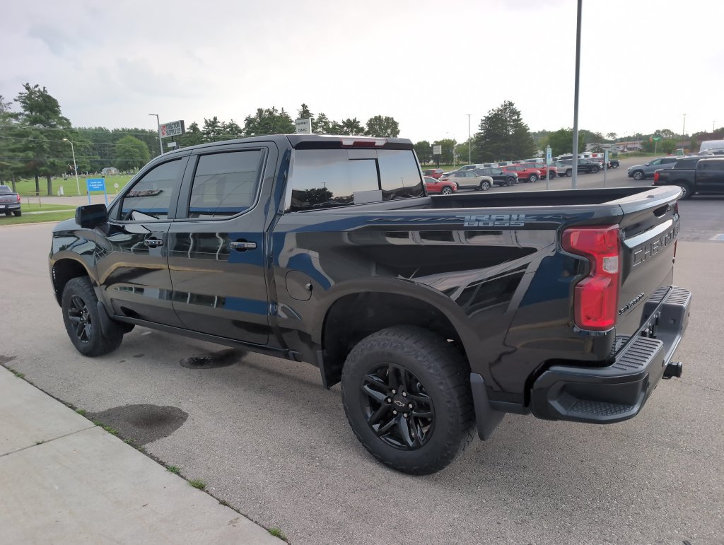 Used 2023 Chevrolet Silverado 1500 LT Trail Boss w/ LT Trail Boss Premium Package AWD/4WD image 6