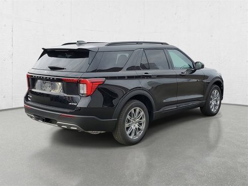 New 2026 Ford Explorer Active w/ Active Comfort Package image 6