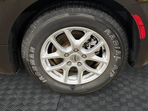 Used 2023 Chrysler Pacifica Touring-L FWD image 14