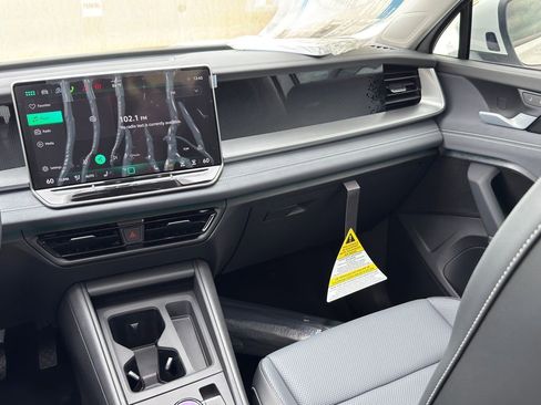 New 2026 Volkswagen Tiguan SE FWD image 22