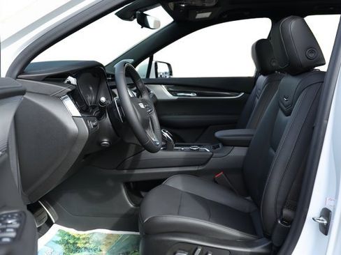 Used 2022 Cadillac XT6 Sport w/ Technology Package image 10