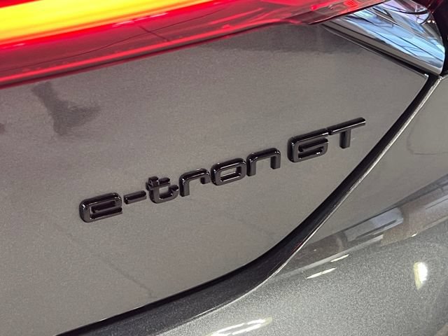 Used 2022 Audi RS e-tron GT AWD/4WD image 39