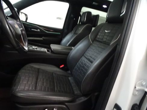 Used 2023 Cadillac Escalade Sport Platinum AWD/4WD image 2