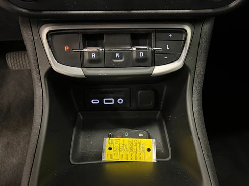 Used 2024 GMC Terrain SLT image 39