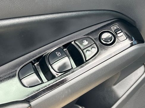 Used 2024 Nissan Altima 2.5 SR FWD image 14