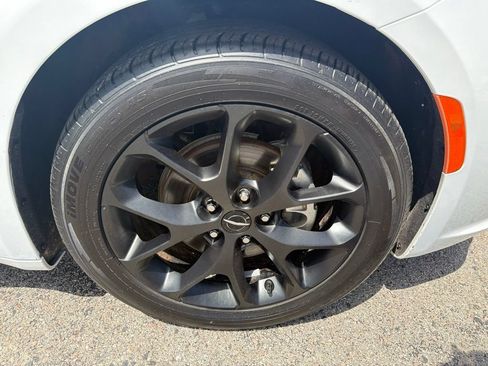 Used 2025 Chrysler Pacifica Limited FWD image 8