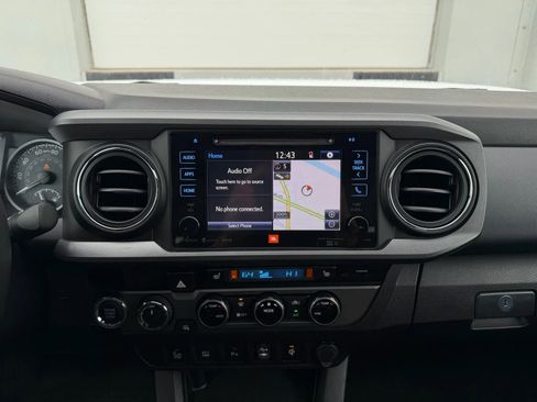 Used 2017 Toyota Tacoma TRD Off-Road image 18