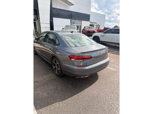 Used 2020 Volkswagen Passat 2.0T R-Line FWD image 4