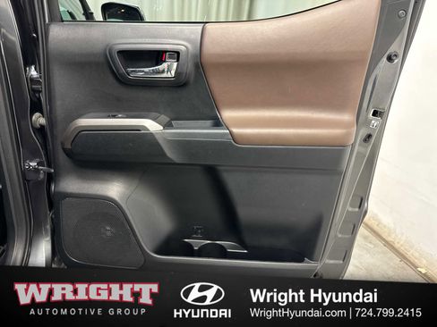 Used 2018 Toyota Tacoma Limited image 14