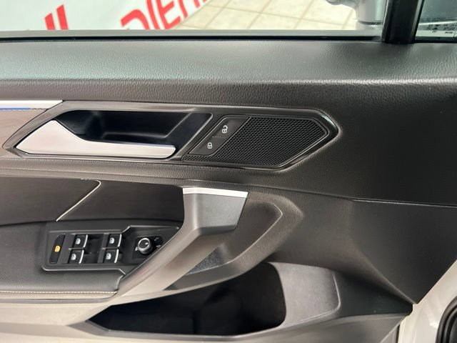Used 2023 Volkswagen Tiguan SE R-Line AWD/4WD image 21
