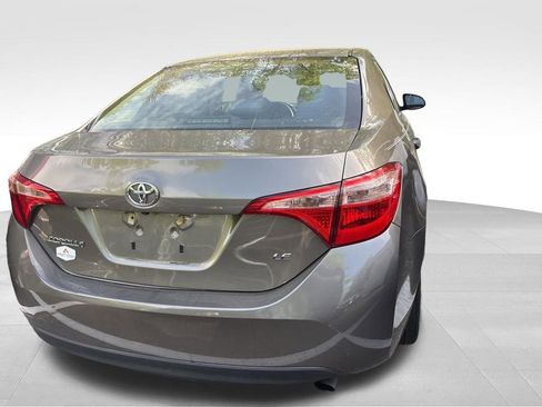 Used 2018 Toyota Corolla LE image 12