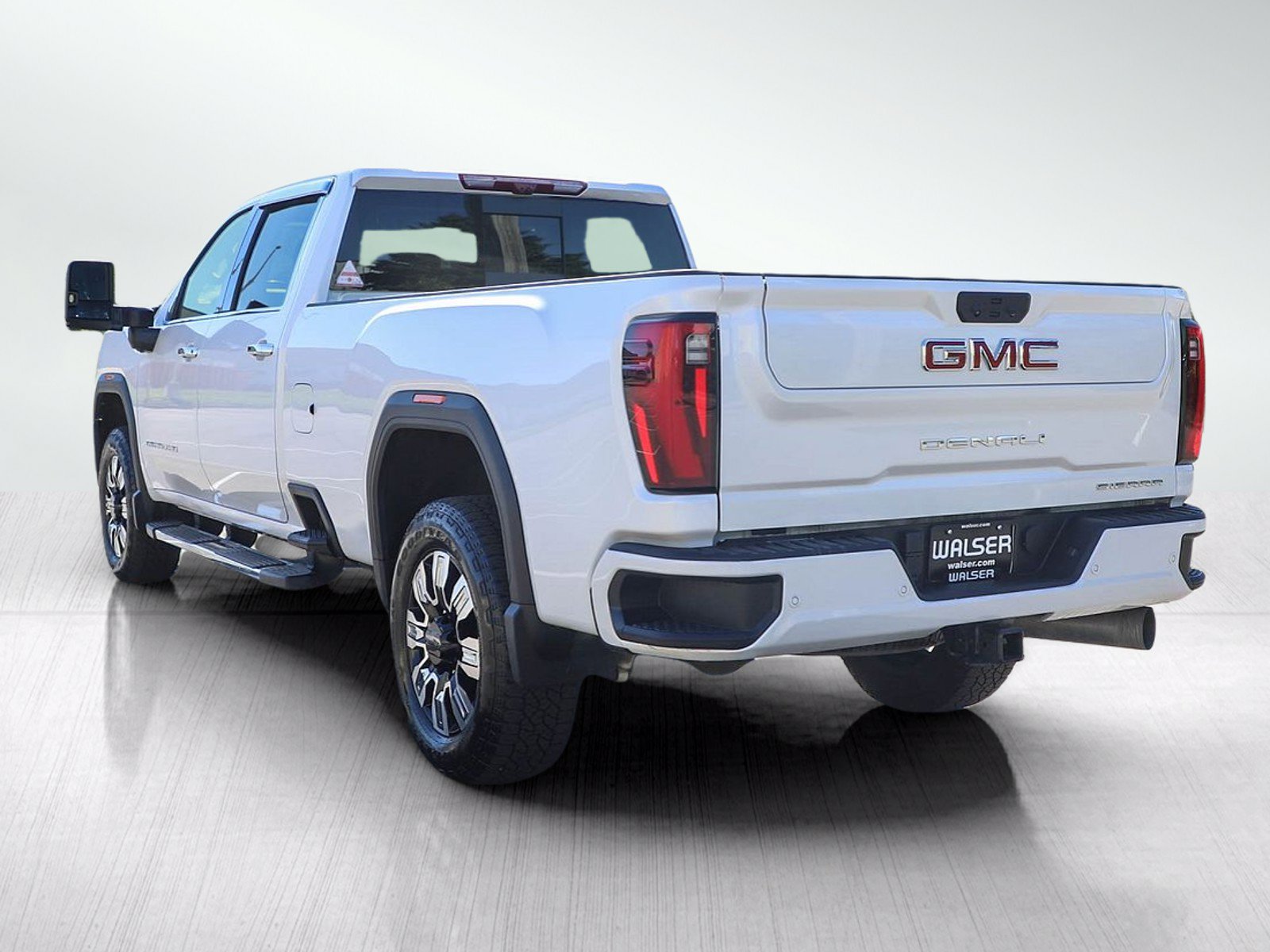 Used 2024 GMC Sierra 2500 Denali w/ Denali Reserve Package AWD/4WD image 3