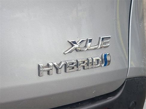 Used 2023 Toyota Sienna XLE image 10