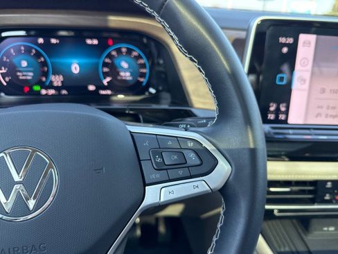 Used 2025 Volkswagen Atlas SE image 29