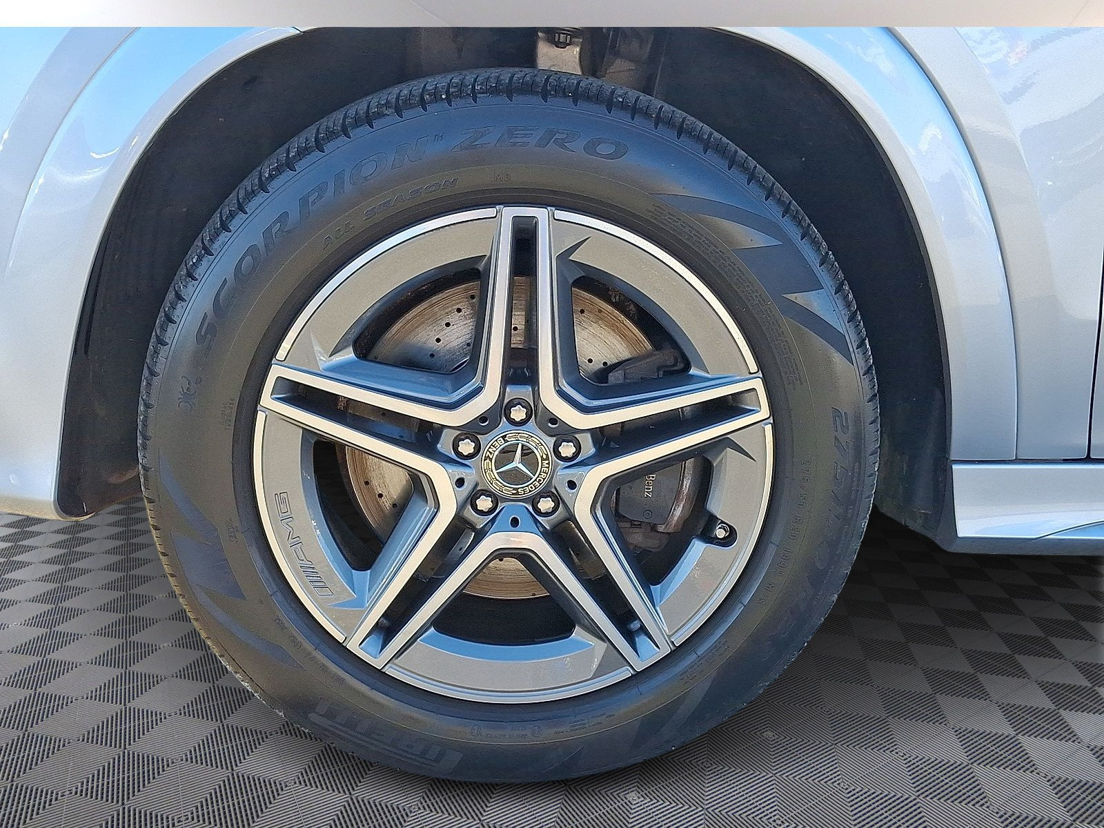 Used 2024 Mercedes-Benz GLE 350 4MATIC image 2