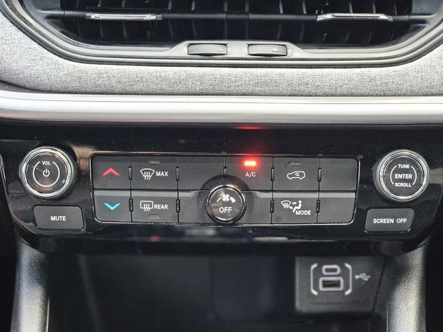 Used 2025 Jeep Compass Latitude AWD/4WD image 25