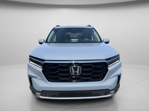 Used 2023 Honda Pilot Touring image 3