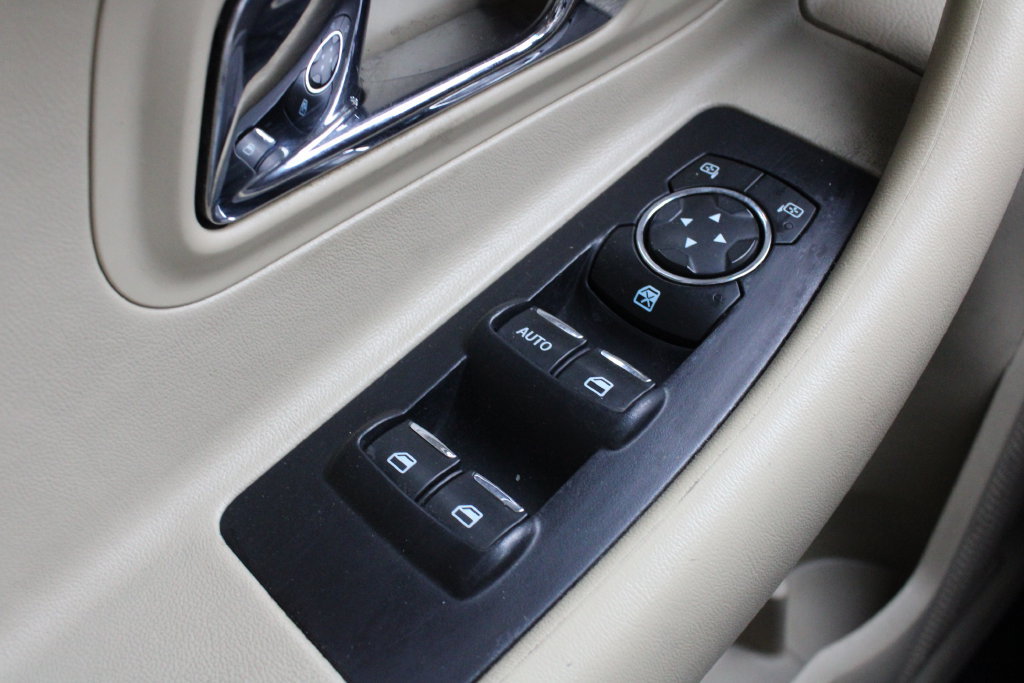 Used 2018 Ford Taurus SE FWD image 7