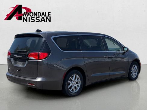 Used 2023 Chrysler Voyager LX FWD image 3