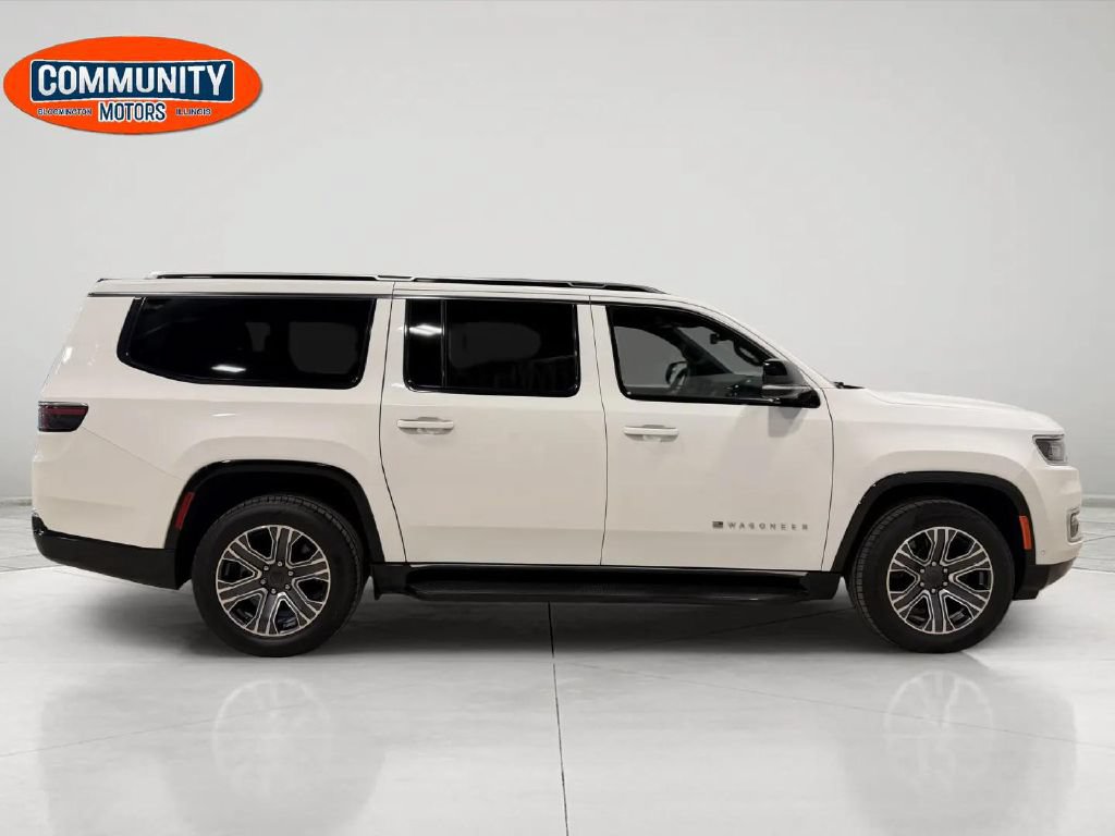 Used 2024 Jeep Wagoneer L Series II w/ Flexible Seating Group AWD/4WD image 9