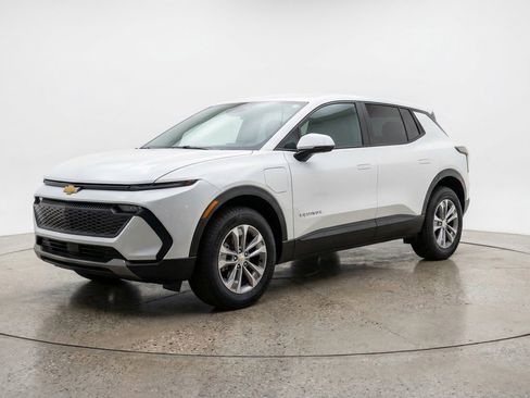 Used 2025 Chevrolet Equinox LT FWD image 3
