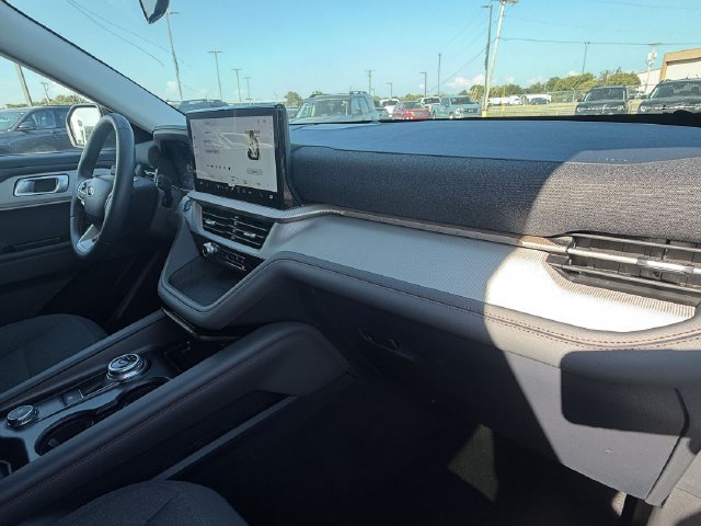 Used 2025 Ford Explorer Active RWD image 22