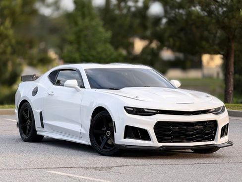 Used 2020 Chevrolet Camaro LT RWD image 13