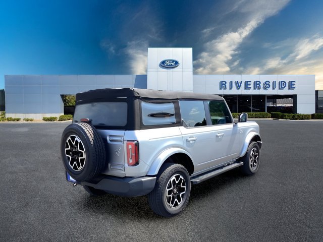 Used 2023 Ford Bronco Outer Banks AWD/4WD image 3
