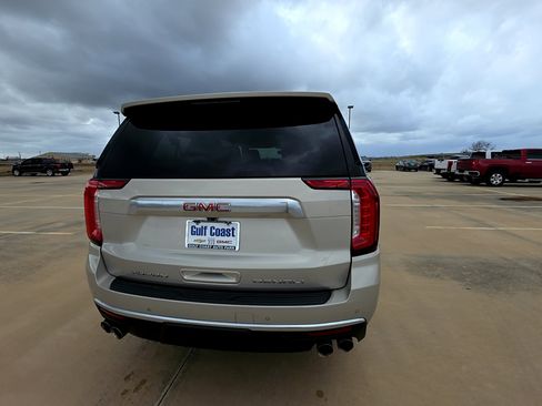 Used 2022 GMC Yukon XL Denali image 6