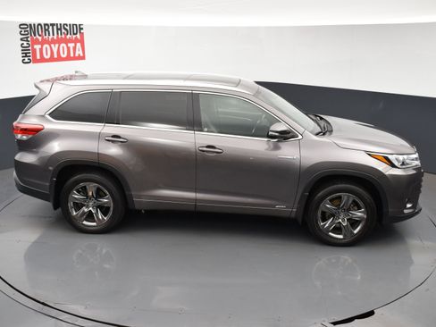 Used 2017 Toyota Highlander Limited Platinum image 34