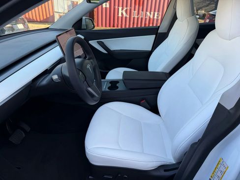 Used 2021 Tesla Model Y Long Range image 5