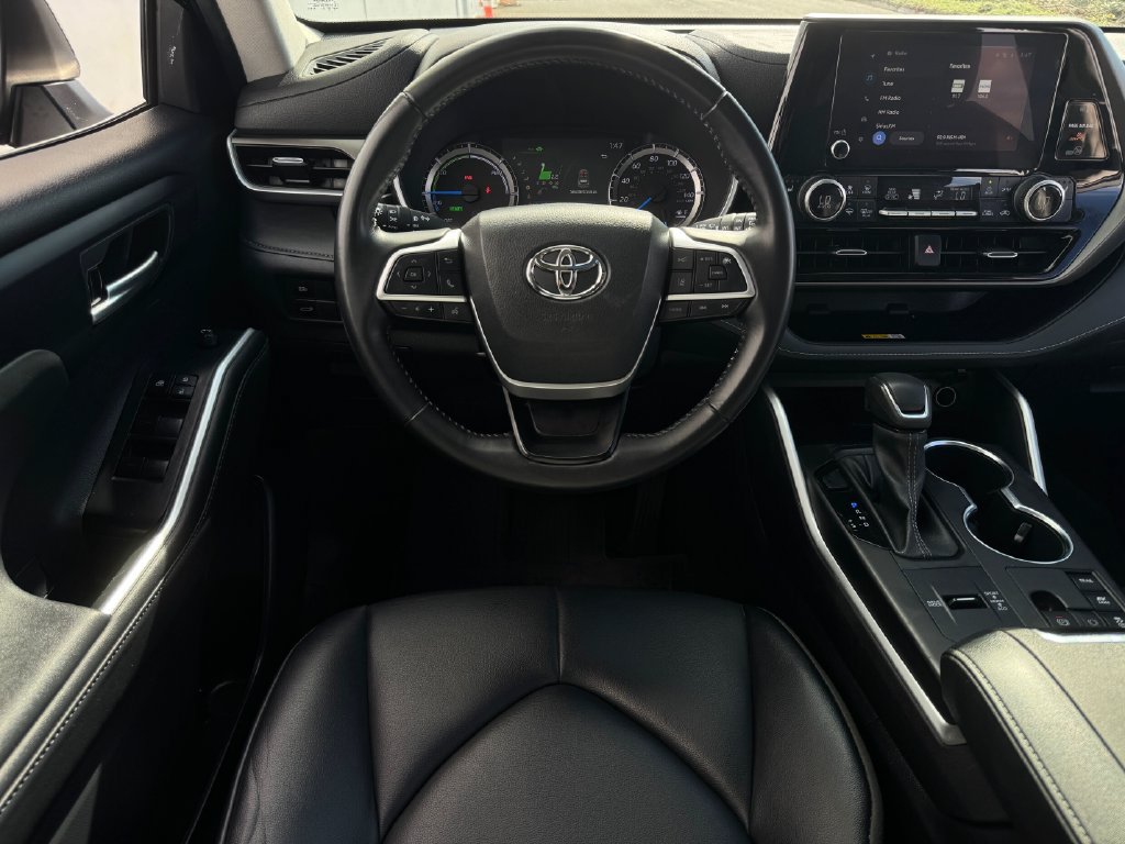 Used 2023 Toyota Highlander XLE AWD/4WD image 15