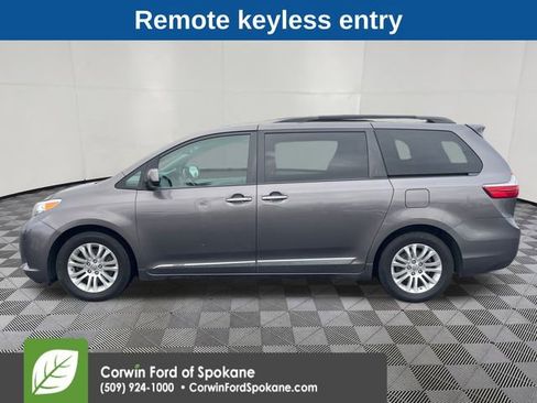 Used 2015 Toyota Sienna XLE image 10