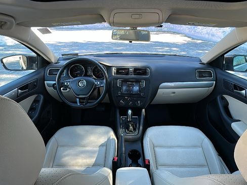 Used 2017 Volkswagen Jetta SE image 27