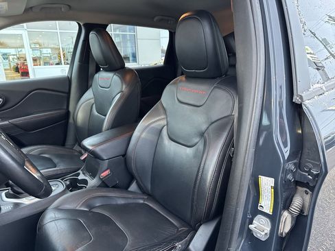Used 2016 Jeep Cherokee Trailhawk w/ Leather Interior Group image 13