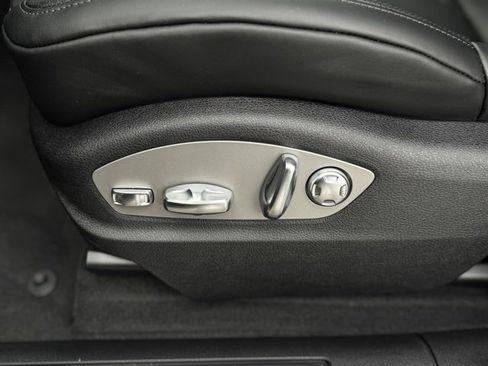 New 2026 Porsche Macan image 16